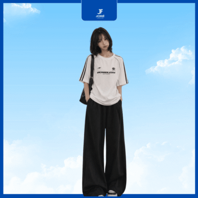 Áo thun nữ Basic Collection Joré Fashion form oversize màu kem phối nâu và trắng phối đen, chất liệu cotton cao cấp, phong cách Hàn Quốc.